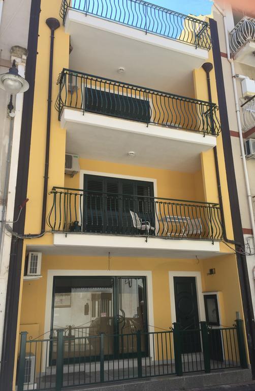 Apartamento Milly House Letojanni Exterior foto