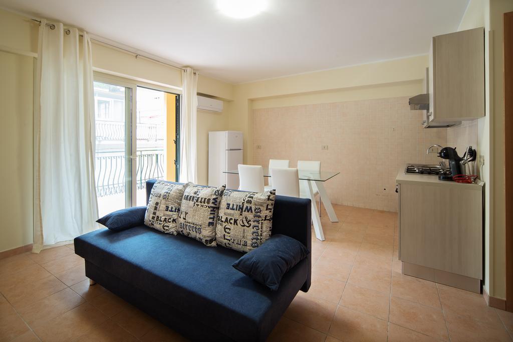 Apartamento Milly House Letojanni Exterior foto
